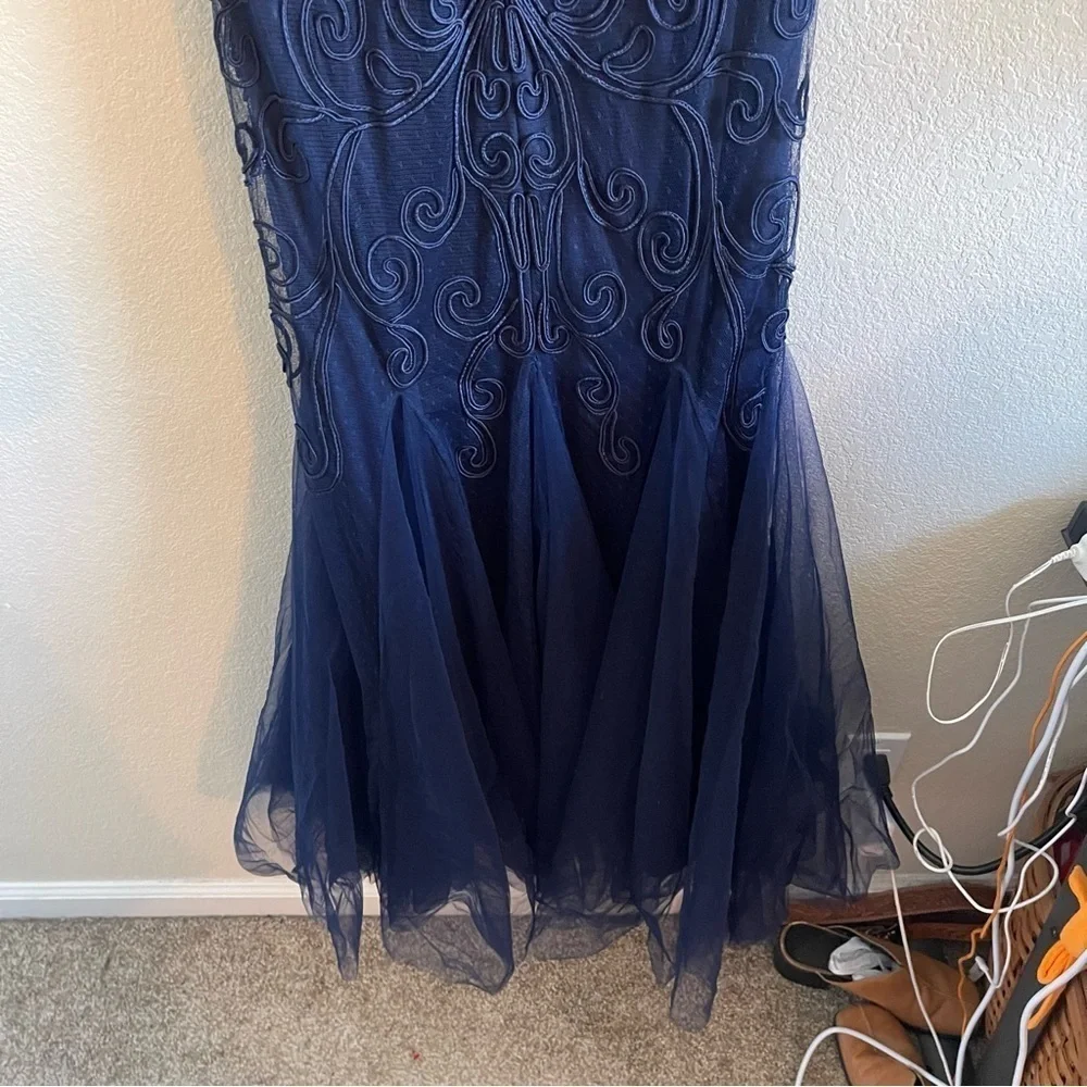CACHET Appliqued Filigree Tulle Mermaid Gown Navy Maxi Formal Black Tie Size 4 - Picture 8 of 9